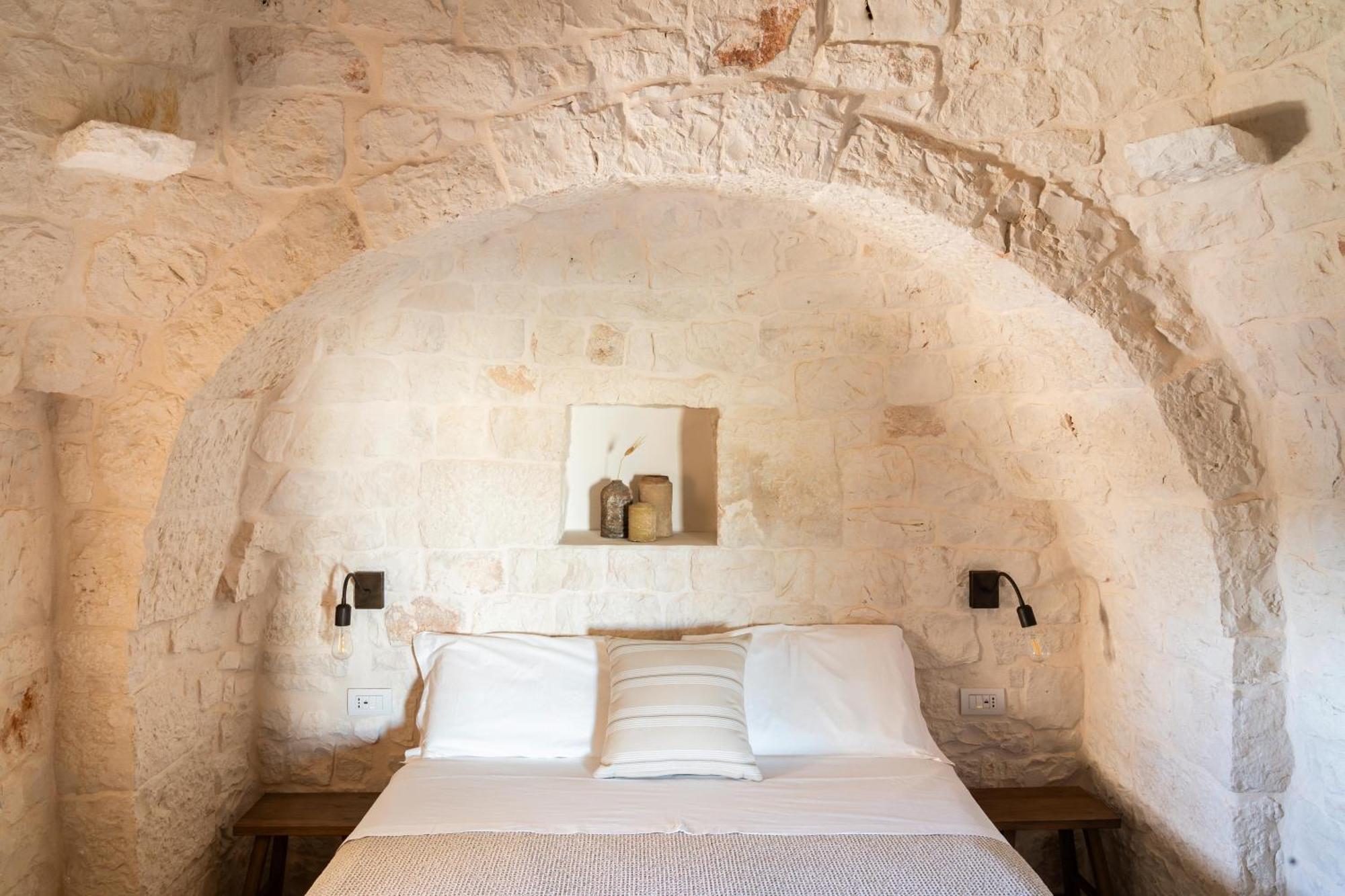 Trullo Jale - Boutique Apartments Остуні Екстер'єр фото