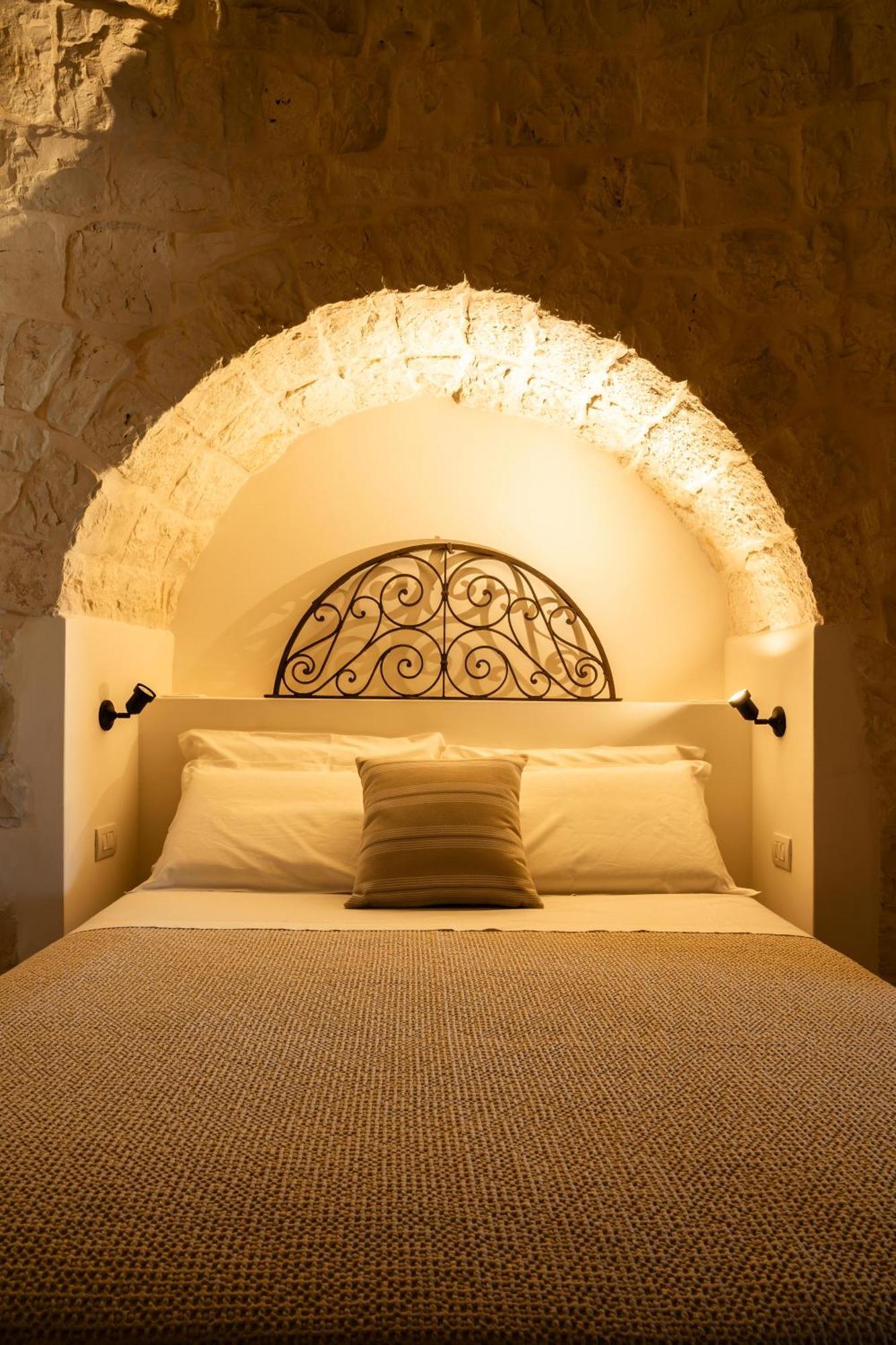 Trullo Jale - Boutique Apartments Остуні Екстер'єр фото